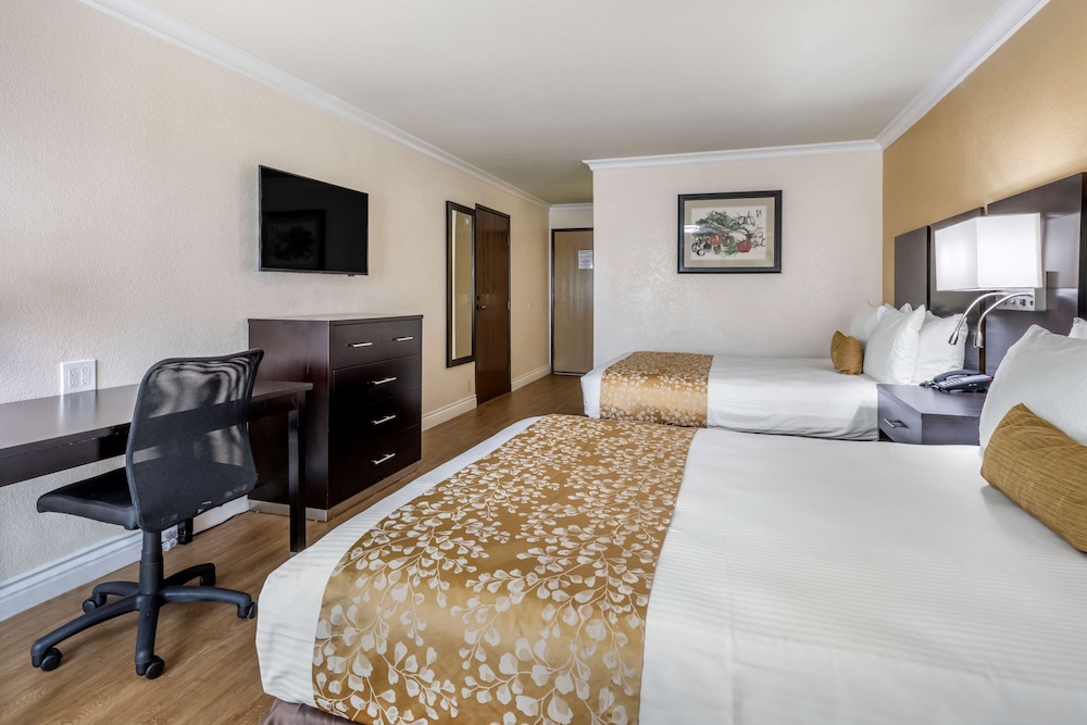 Standard Room, 2 Queen Beds, Non Smoking, Refrigerator - Photo 3