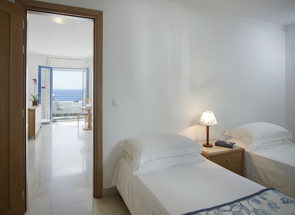 Family Room, Sea View - Photo 4