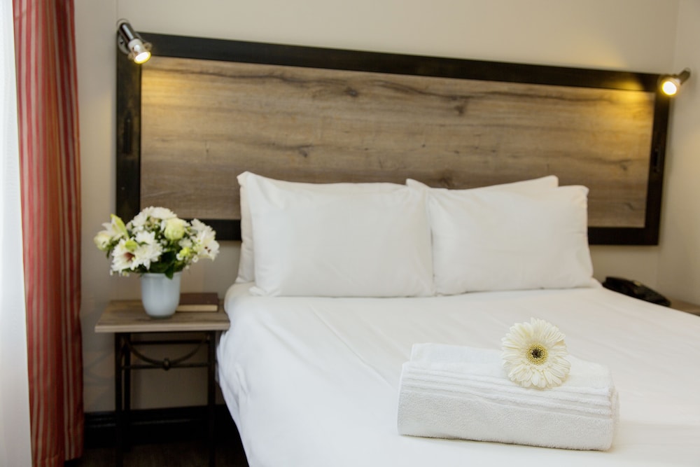Standard Double Room - Photo 7