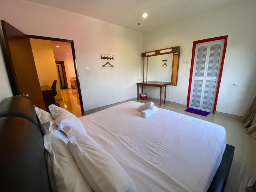 Family Suite, Multiple Beds, Non Smoking photo 3