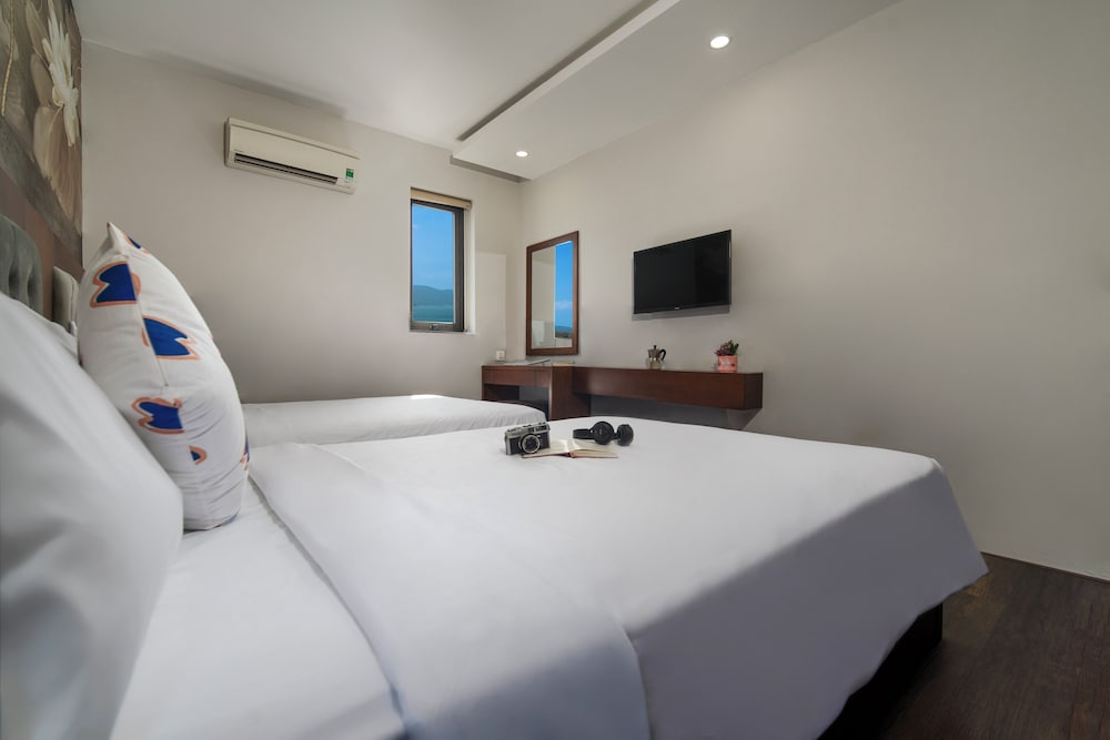 Deluxe Room, Private Bathroom, Beachside