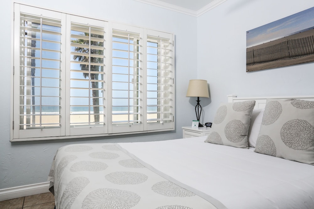 Panoramic Room, 1 Queen Bed, Non Smoking, Ocean View