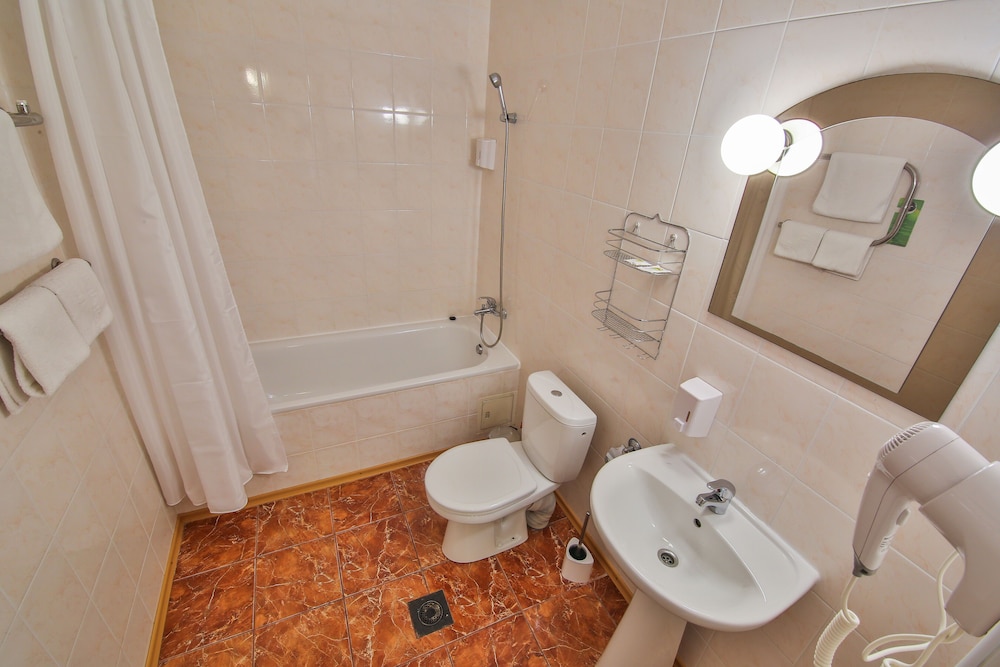 Standard Double Room, Multiple Beds photo 3