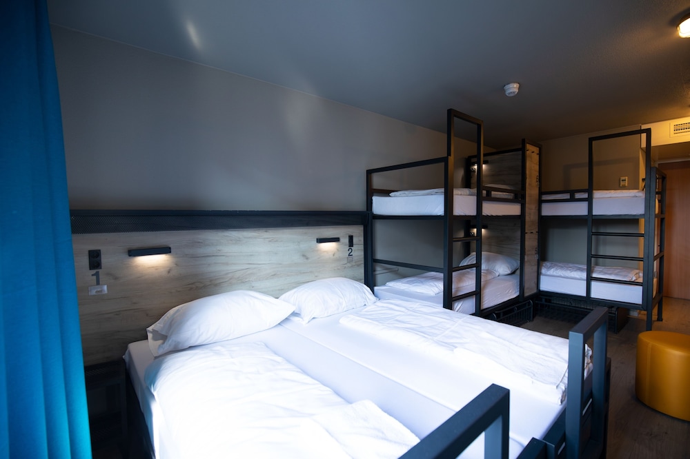 Six-Bed Room photo 1