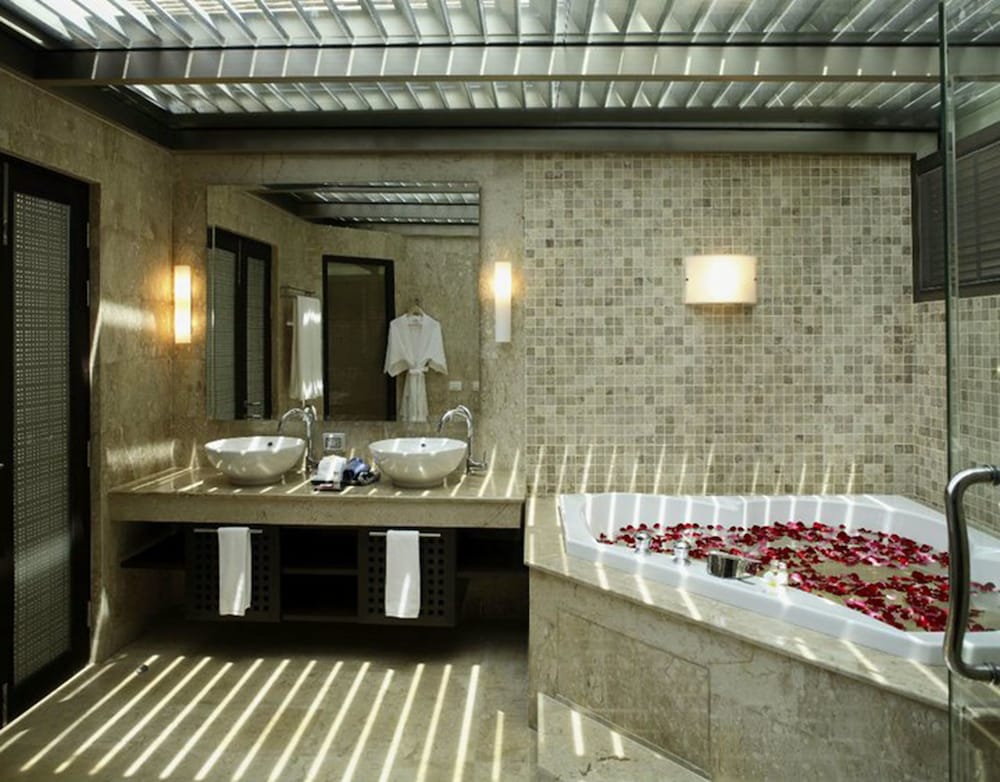 Pool villa 2 bedroom with garden - Photo 5