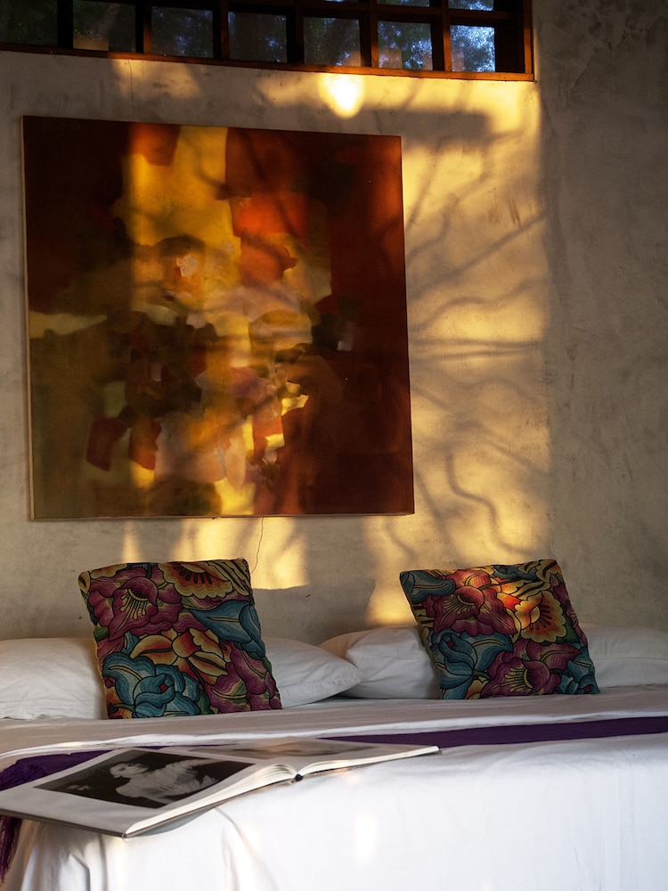 Cabin, 1 King Size Bed, Ocean View (Oval Room) photo 2