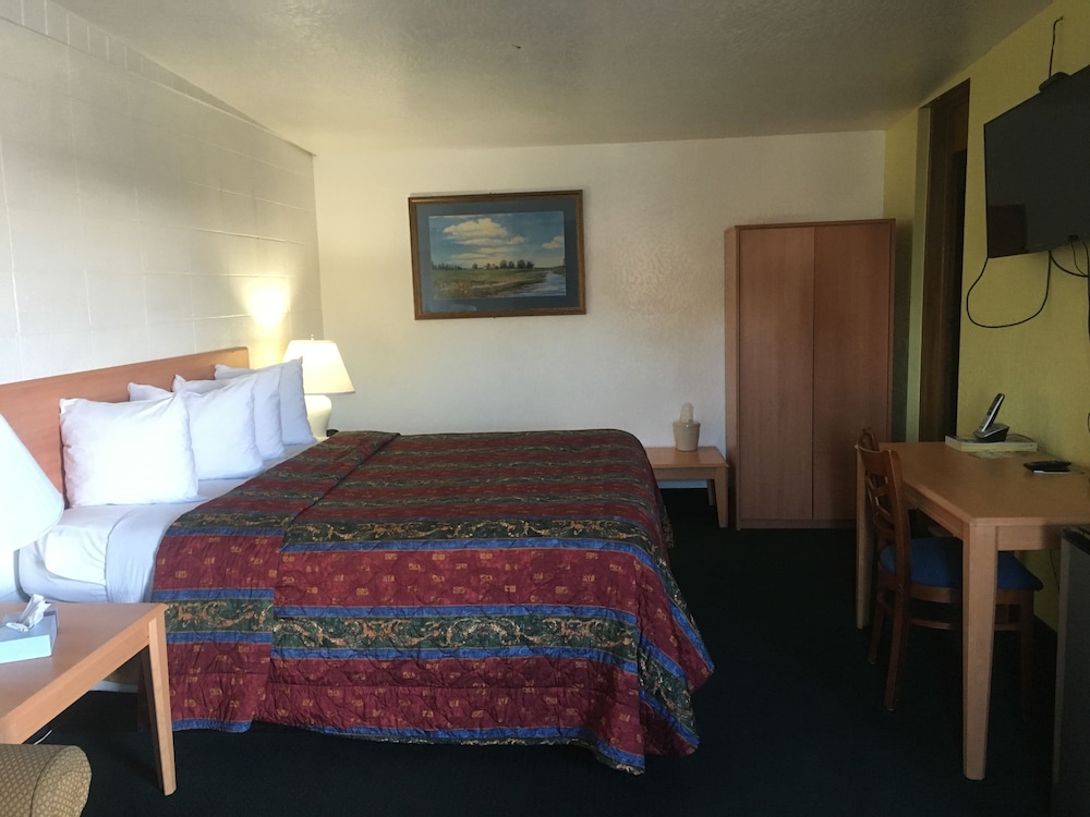 Standard Room, 1 Queen Bed, Smoking photo 1