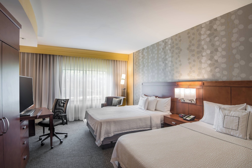 Room, 2 Queen Beds - Photo 1