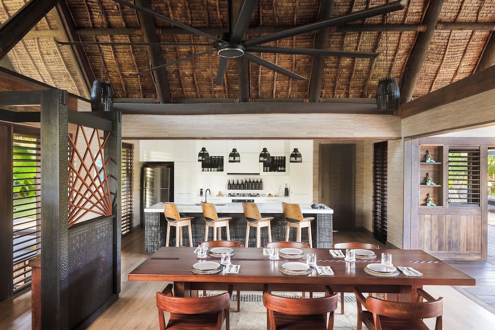 Five-bedroom Marina Pool Residence