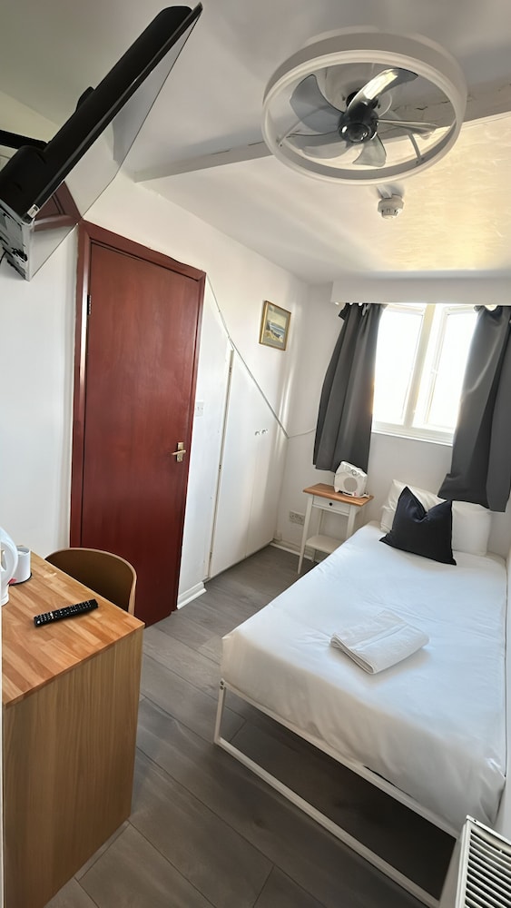 Classic Single Room, Ensuite photo 2