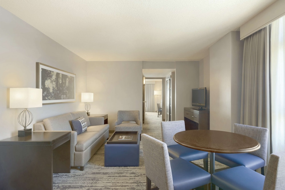 Premium Suite, 1 King Bed, Non Smoking - Photo 3