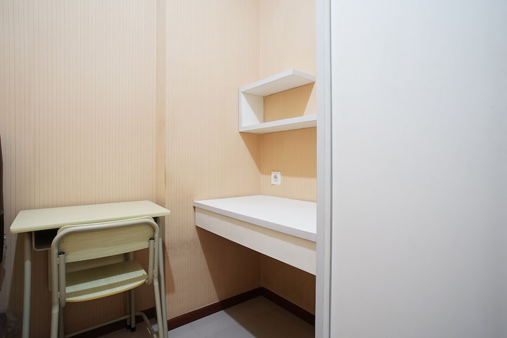 Room - Photo 9