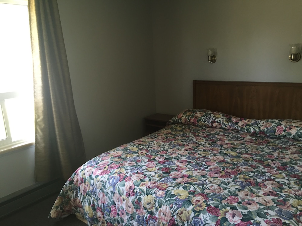Standard Room, 1 Queen Bed photo 1
