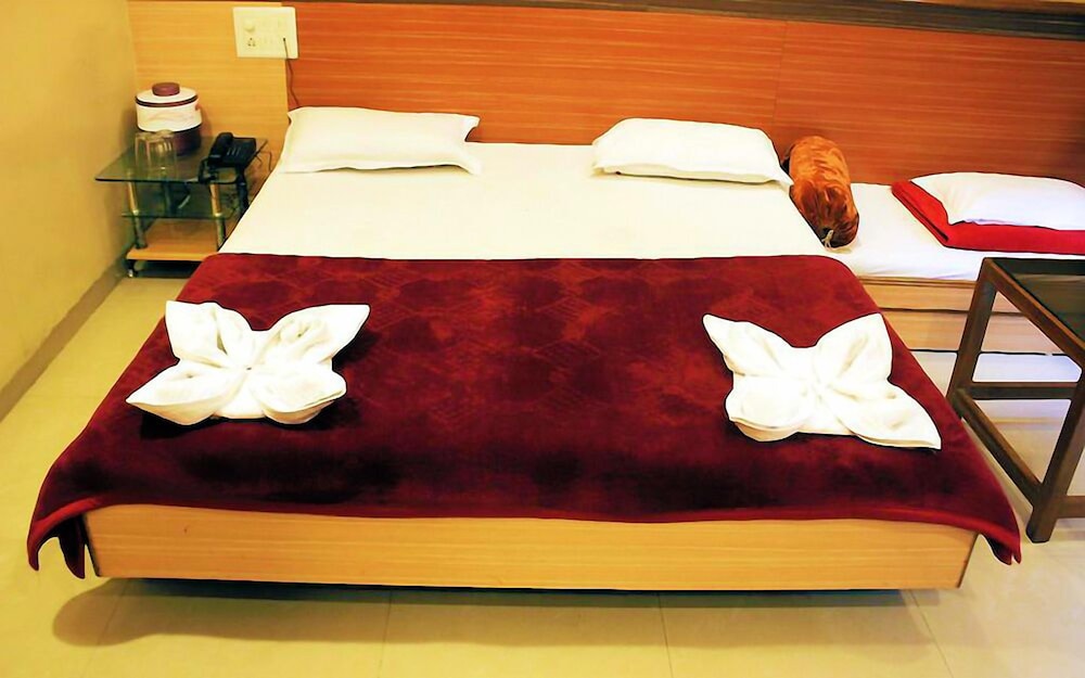 Basic Triple Room, Multiple Beds, City View photo 3