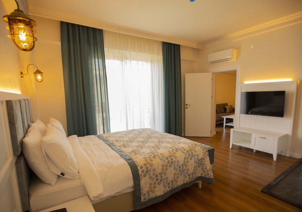 Honeymoon Suite photo 3