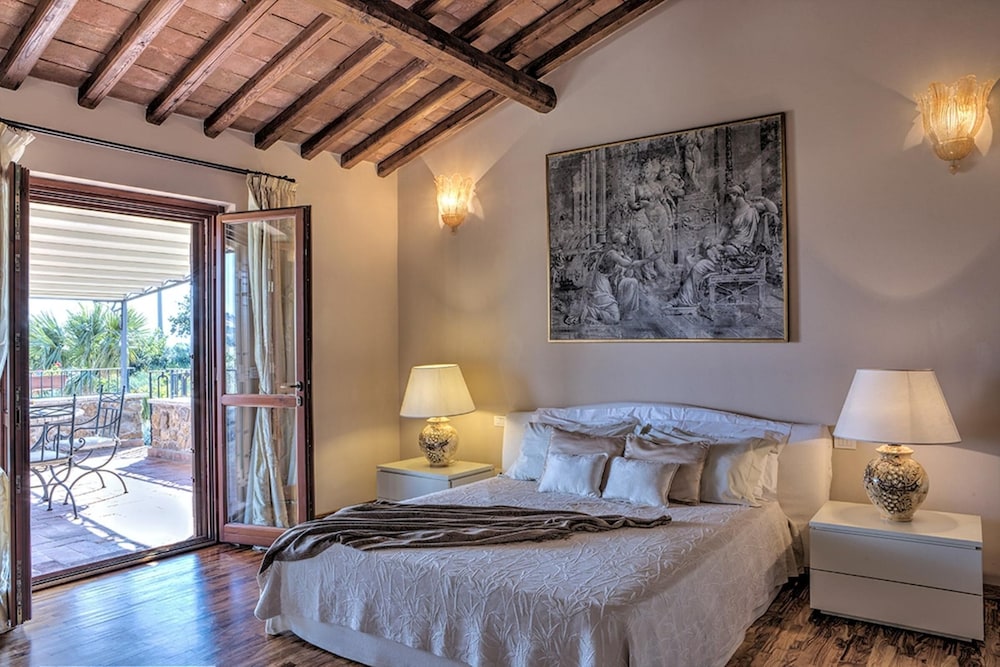 Villa photo 2