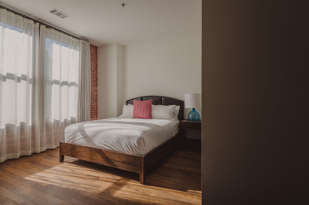 Luxury Loft, 2 Bedrooms, City View (Gypsy) photo 3