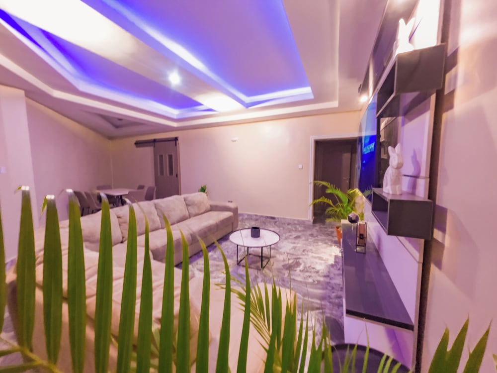 Business Apartment, 3 Bedrooms, Balcony, Courtyard View