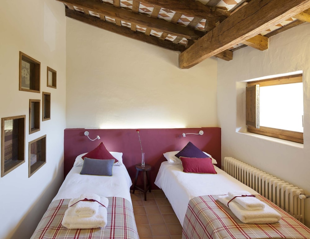 Comfort Double or Twin Room, Ensuite, Mountain View (El Carrilet o La Salut) photo 3