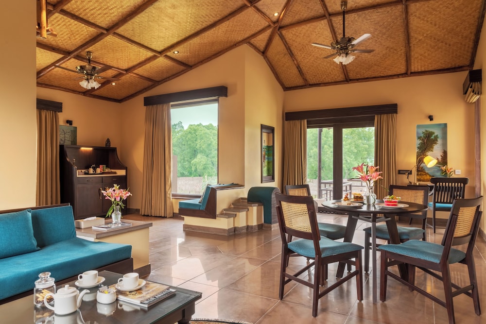Signature Suite - Photo 5