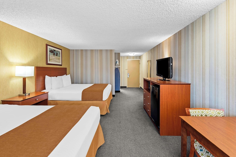 Standard Room, 2 Queen Beds, Accessible, Non Smoking photo 2