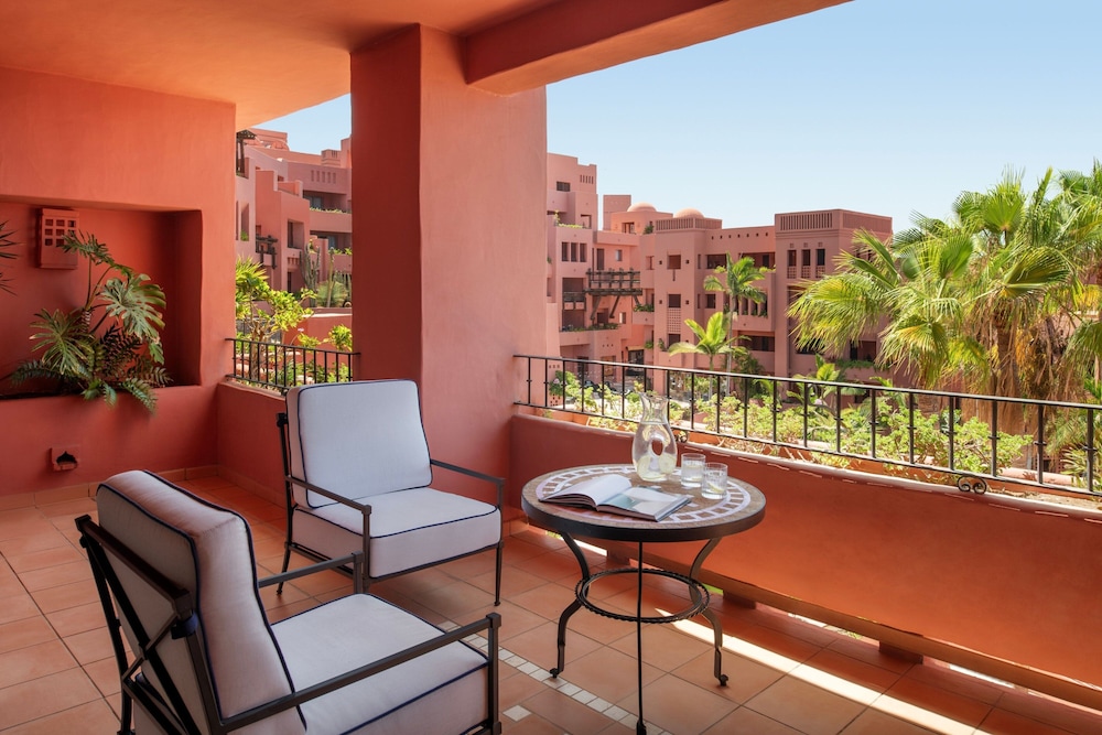 Junior Suite, 1 King Bed, Resort View (Balcony)