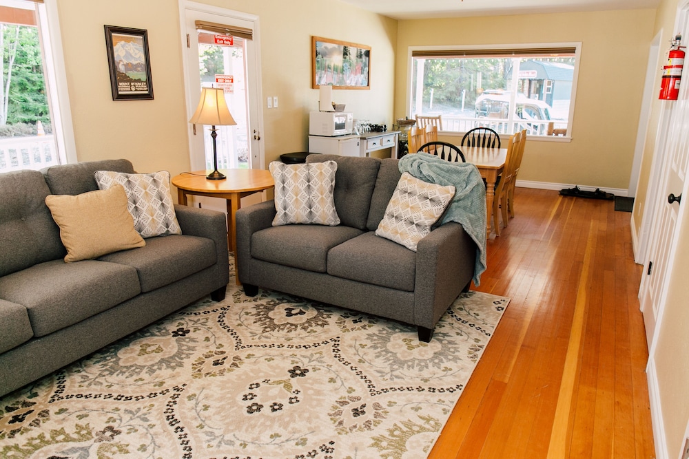 Main House photo 2