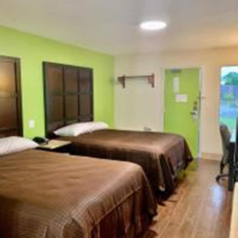 Basic Room, 1 Double Bed, Smoking photo 1