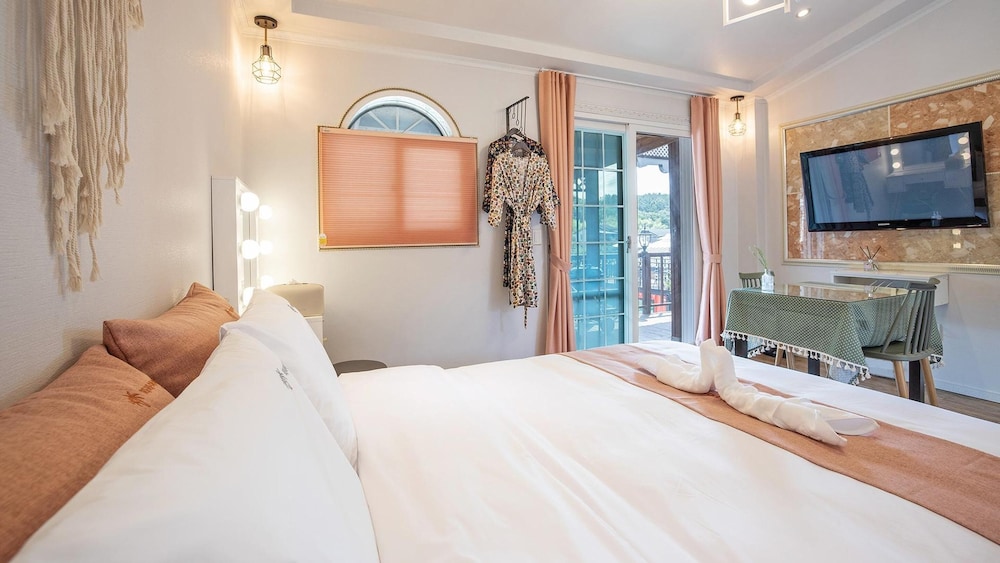 Basic Room, 1 Bedroom (107(with Pet,2nd floor)) - Photo 9