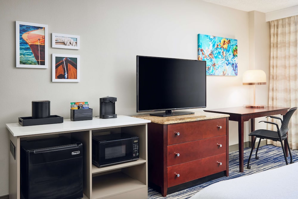 Room, 1 King Bed, Accessible, Bathtub (Non-Suite)