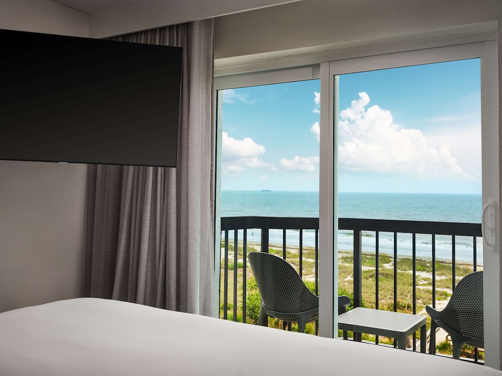 Suite, 1 King Bed, Balcony (Oceanfront)
