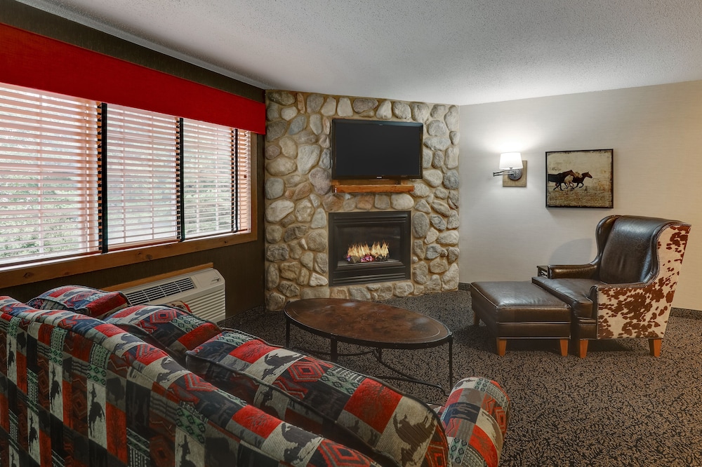 Theme Suite with Fireplace photo 1