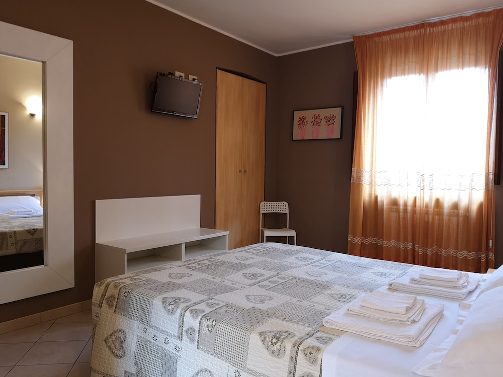 Double Room, 1 Queen Bed
