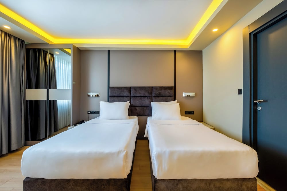Standard Twin Room - Photo 1