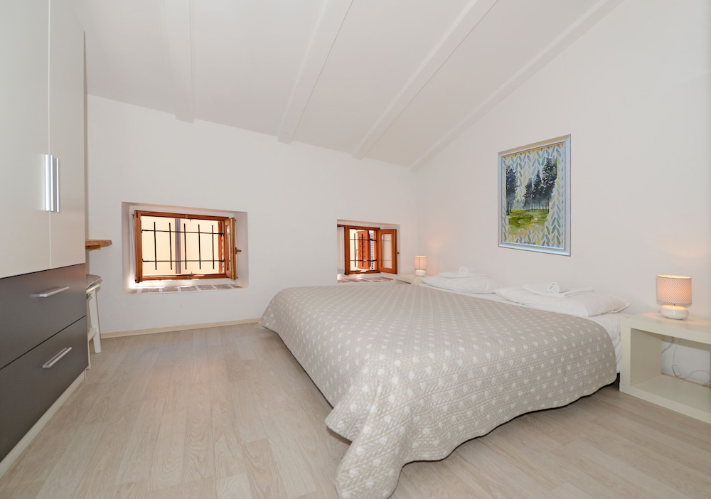 Double Room, City View - Top Floor photo 1