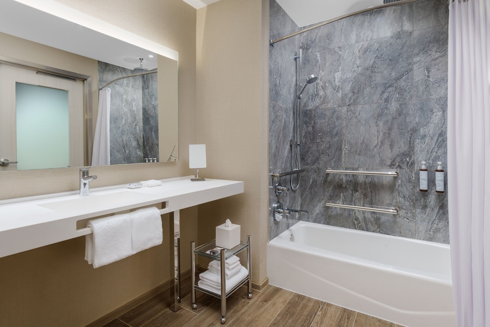 Standard Room, 2 Queen Beds (Mobility/Hearing Accessible, Tub) - Photo 8