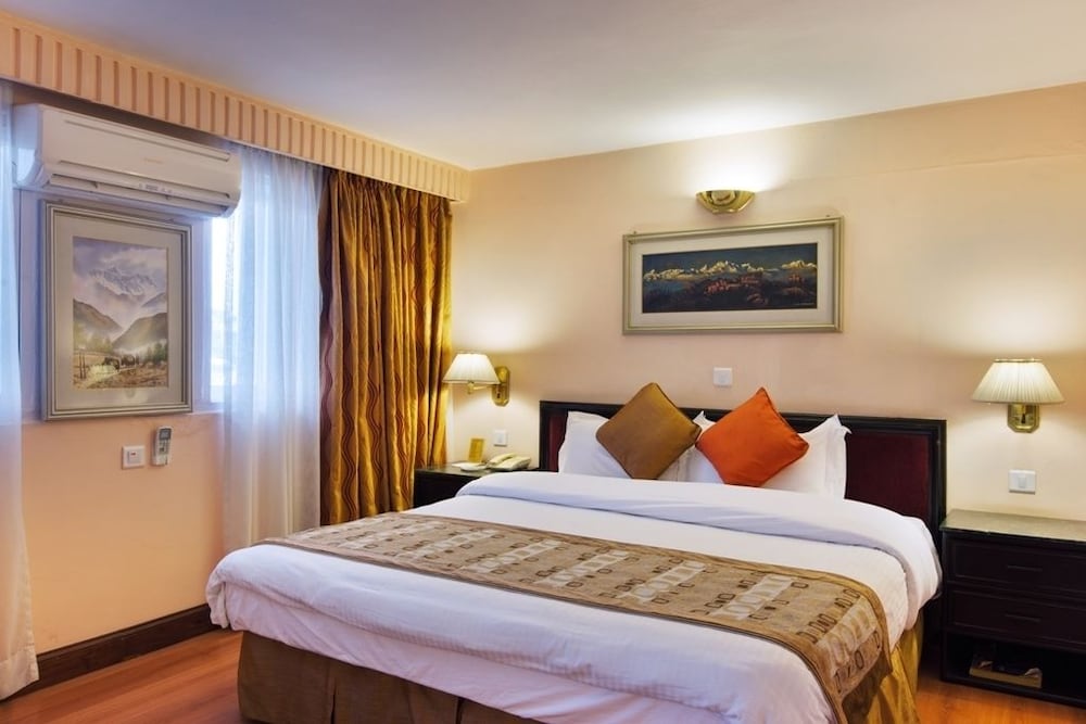 Deluxe Room King Bed - Photo 5