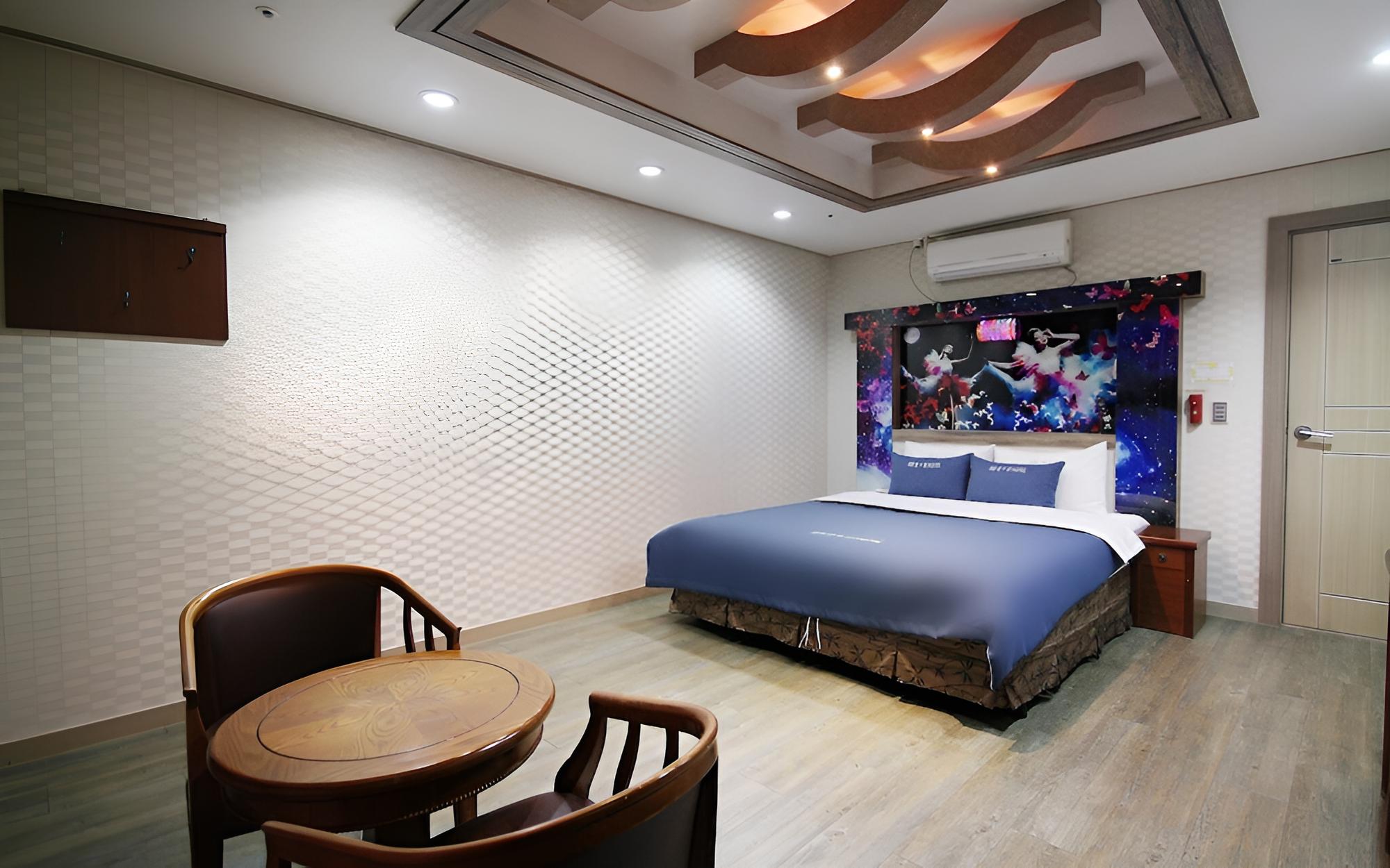 Room (Standard Room) - Photo 2