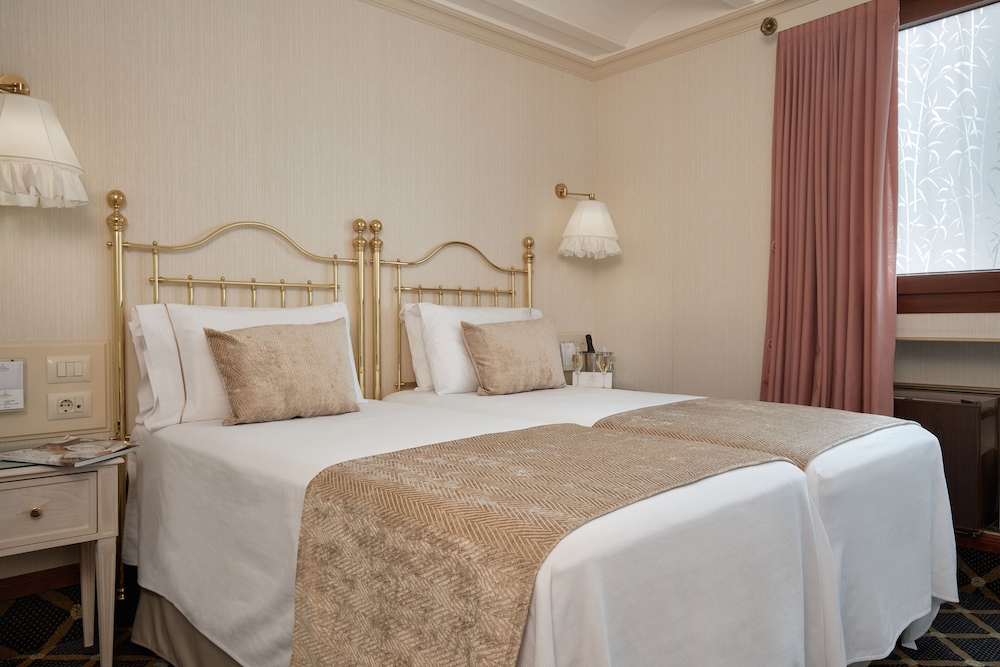 Deluxe Double Room, 1 Double Bed photo 3