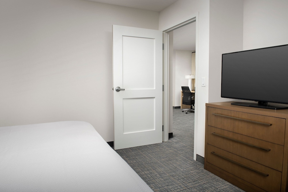 Suite, 1 Bedroom - Photo 7
