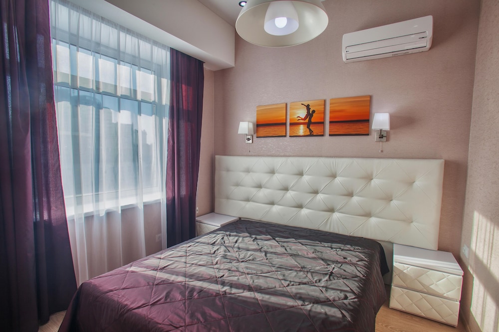Executive Studio (Mini)