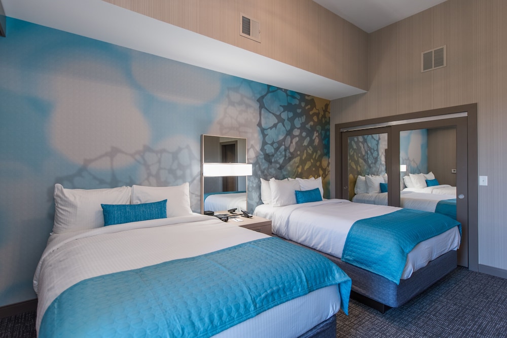 Luxury Suite, 2 Queen Beds with Sofa Bed, Non-Smoking
