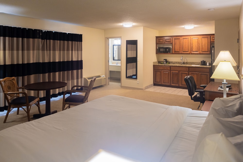 Standard King Room - Non-Smoking - Photo 8