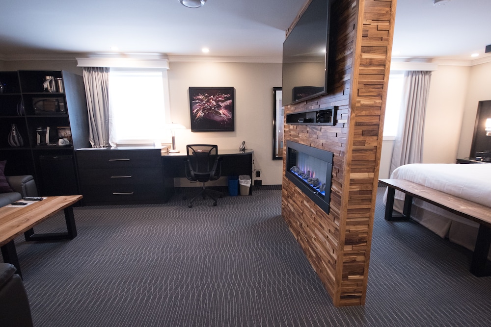 Presidential Suite, 1 King Bed, Jetted Tub (Multi-Jet shower), photo 6