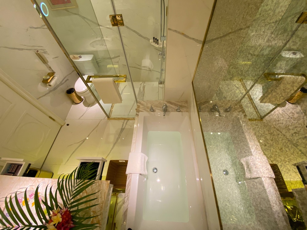 Superior Twin Room, City View - Photo 8