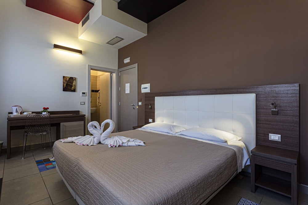 Standard Room, 1 King Bed, City View