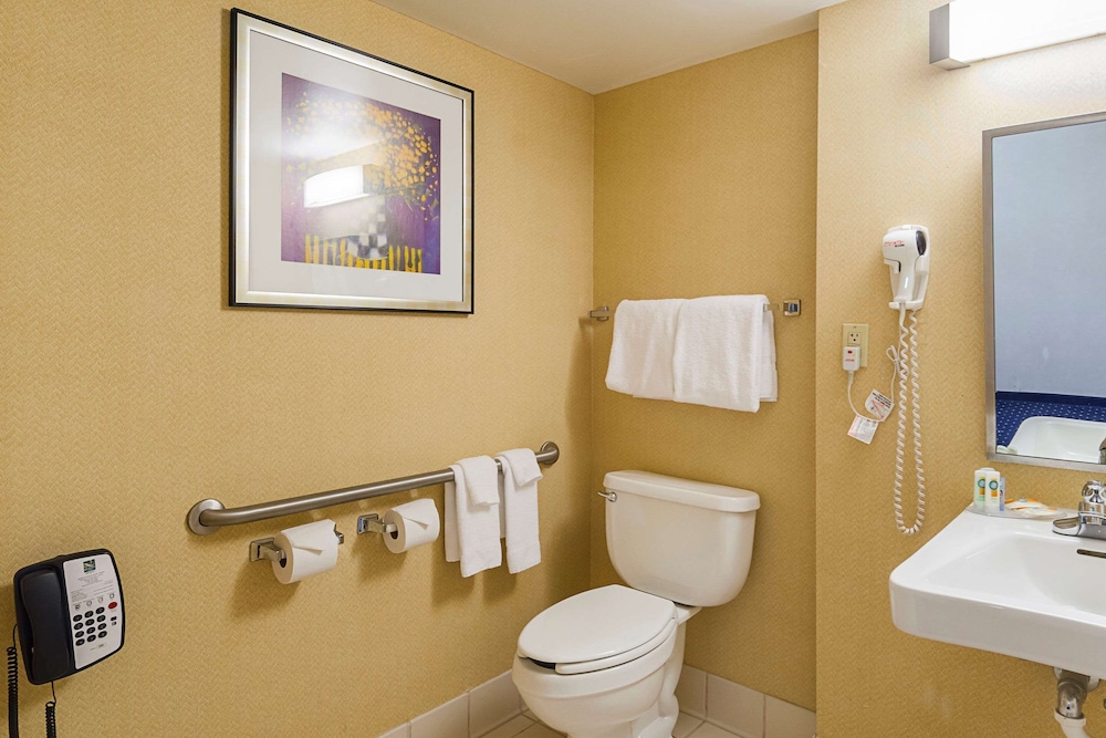 Room, 1 King Bed, Accessible, Non Smoking - Photo 2