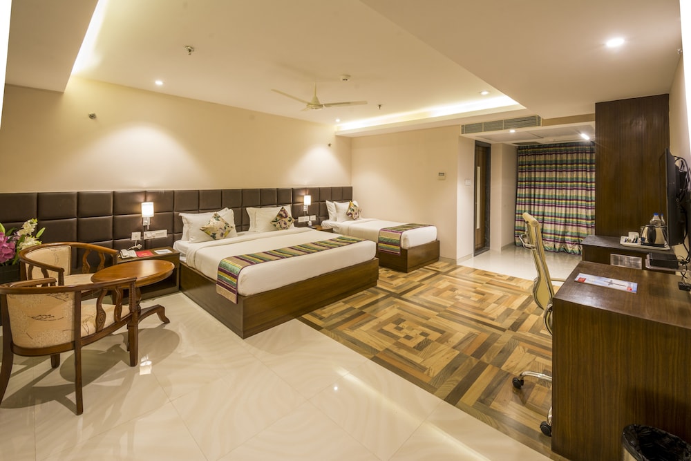 Capital Family Room photo 1