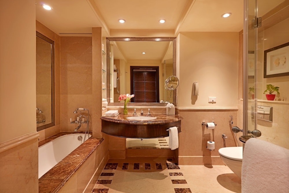Executive Suite, 1 Bedroom - Photo 5