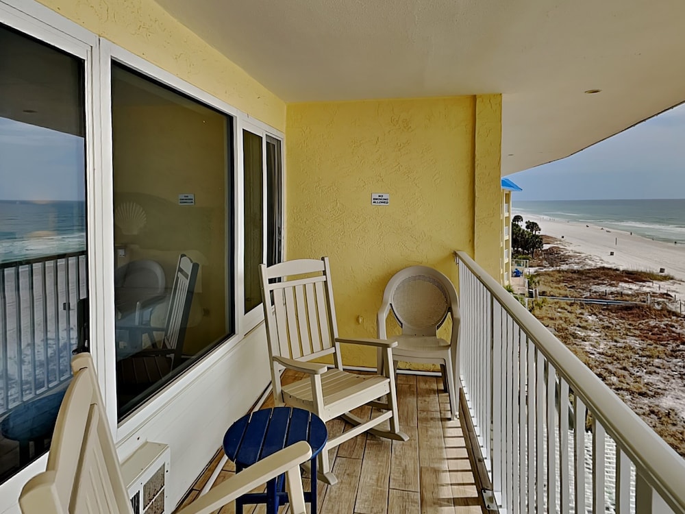 Studio Suite, 2 Double Beds, Balcony, Ocean View (#512 - No Pets)
